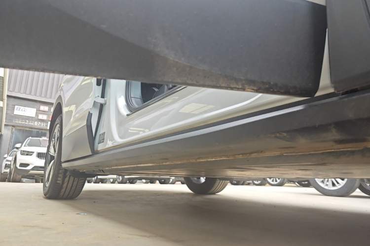 Used Volkswagen ID.4 X 2025 Smart Version Pure & Intelligent Enjoyment Edition Right Side Sill