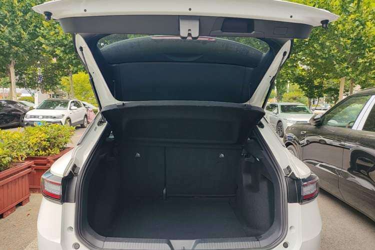 Used Volkswagen ID.4 X 2025 Smart Version Pure & Intelligent Enjoyment Edition Trunk
