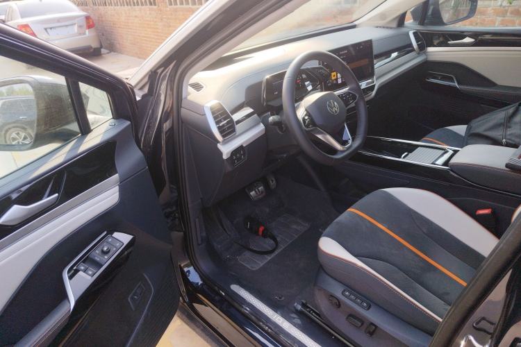 Used Volkswagen ID.6 CROZZ 2022 Long-Range PRO Edition Interior 3