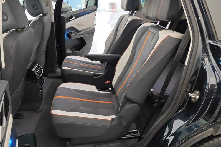 Used Volkswagen ID.6 CROZZ 2022 Long-Range PRO Edition Interior 4