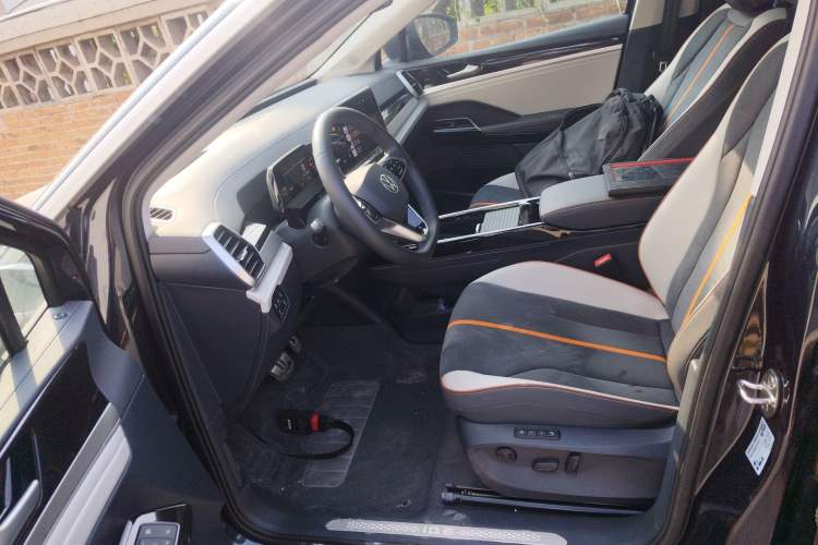Used Volkswagen ID.6 CROZZ 2022 Long-Range PRO Edition Left Front Seat