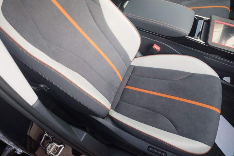 Used Volkswagen ID.6 CROZZ 2022 Long-Range PRO Edition Right Front Seat