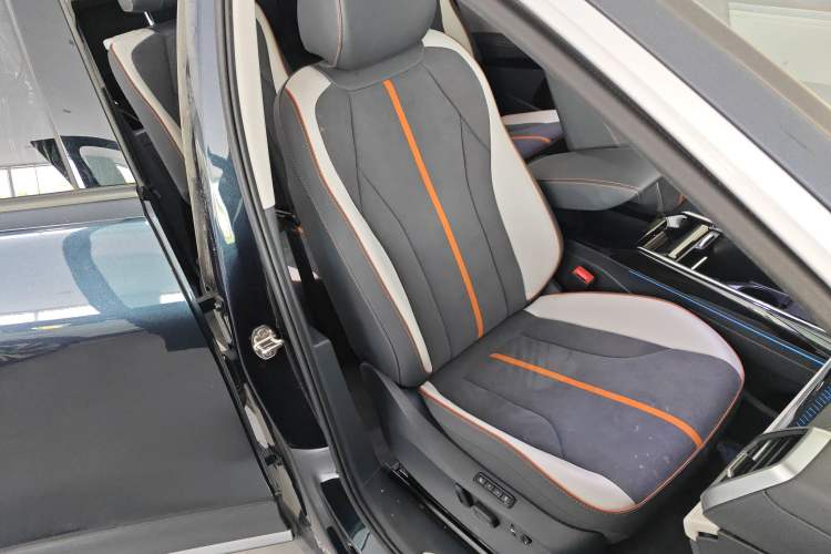 Used Volkswagen ID.6 CROZZ 2022 Long-Range PRO Edition Right Front Seat
