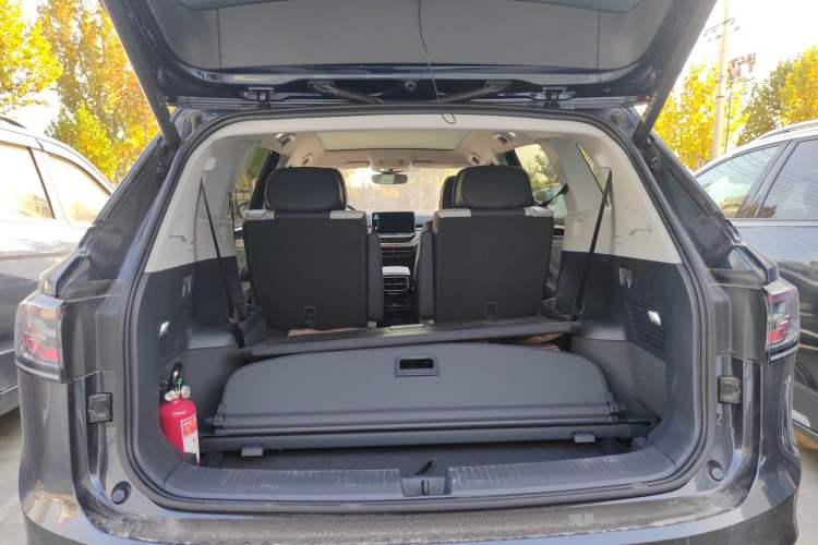Used Volkswagen ID.6 CROZZ 2022 Long-Range PRO Edition Trunk
