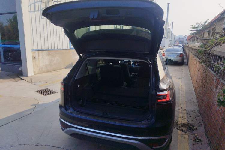 Used Volkswagen ID.6 CROZZ 2022 Long-Range PRO Edition Trunk