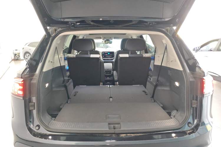 Used Volkswagen ID.6 CROZZ 2022 Long-Range PRO Edition Trunk