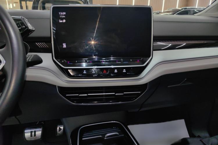Used Volkswagen ID.6 CROZZ 2022 Long-Range PRO Edition Audio And AC Panel