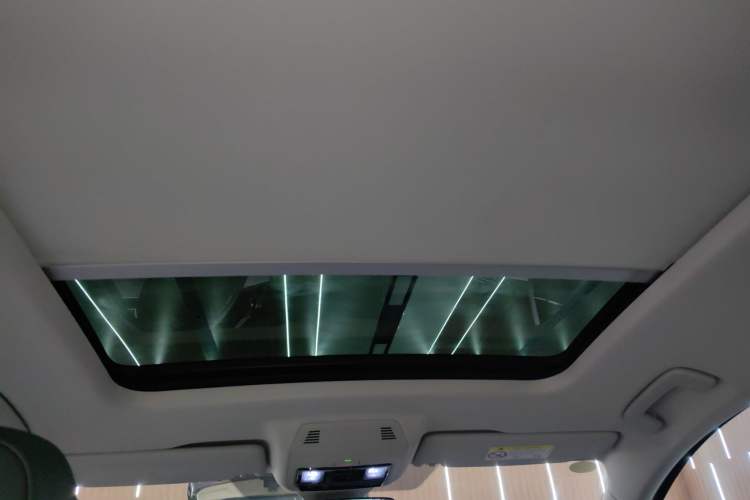 Used Volkswagen ID.6 CROZZ 2022 Long-Range PRO Edition Headliner