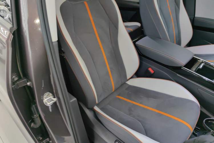 Used Volkswagen ID.6 CROZZ 2022 Long-Range PRO Edition Right Front Seat