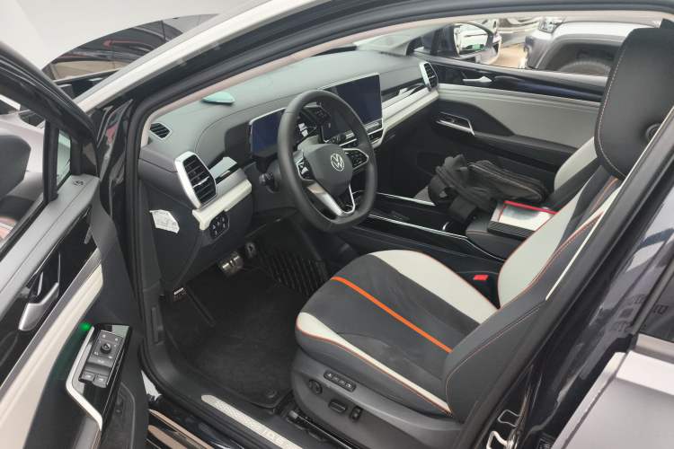 Used Volkswagen ID.6 CROZZ 2022 Long-Range Lite PRO Edition Driver Seat