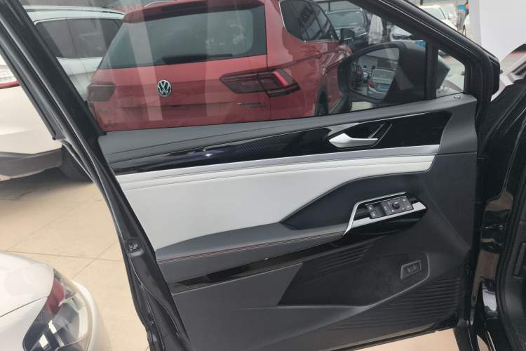 Used Volkswagen ID.6 CROZZ 2022 Long-Range Lite PRO Edition Left Front Door Interior