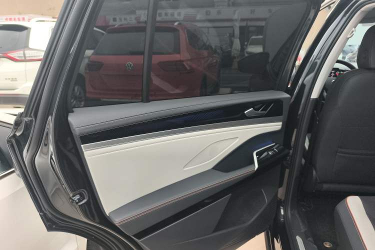 Used Volkswagen ID.6 CROZZ 2022 Long-Range Lite PRO Edition Left Rear Door Interior