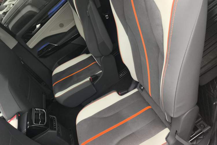 Used Volkswagen ID.6 CROZZ 2022 Long-Range Lite PRO Edition Left Rear Seat