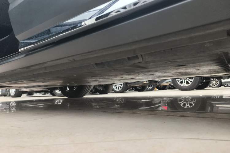 Used Volkswagen ID.6 CROZZ 2022 Long-Range Lite PRO Edition Left Side Sill