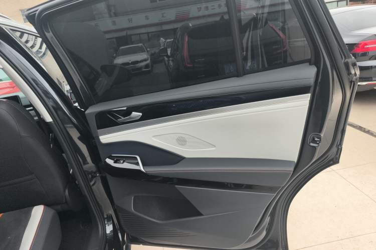 Used Volkswagen ID.6 CROZZ 2022 Long-Range Lite PRO Edition Right Rear Door Interior