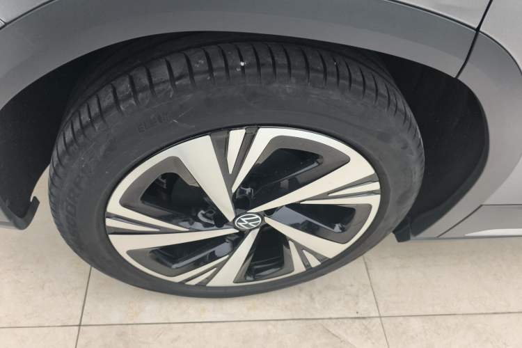 Used Volkswagen ID.6 CROZZ 2022 Long-Range Lite PRO Edition Right Rear Wheel Hub
