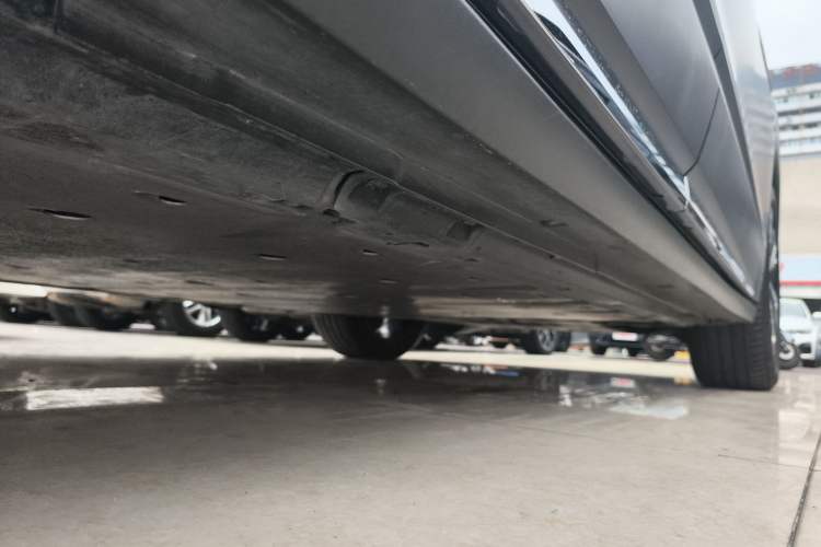 Used Volkswagen ID.6 CROZZ 2022 Long-Range Lite PRO Edition Right Side Sill