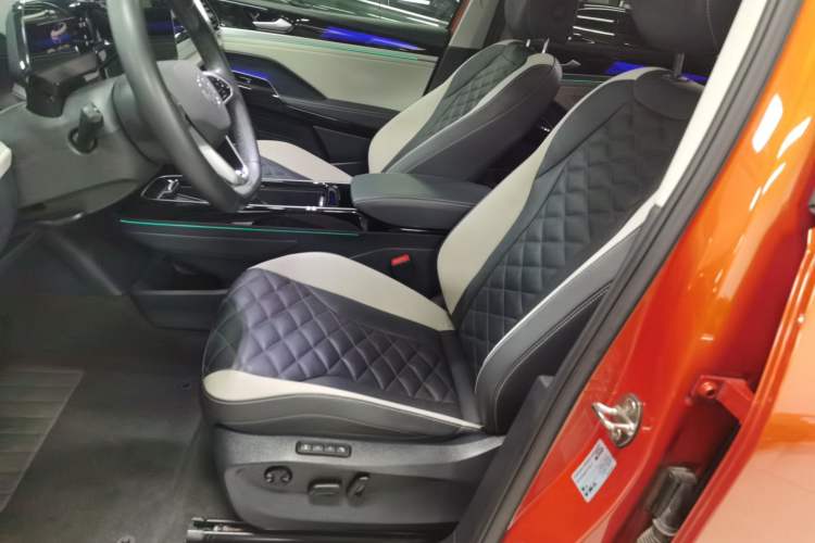Used Volkswagen ID.6 CROZZ 2021 First Edition Left Front Seat