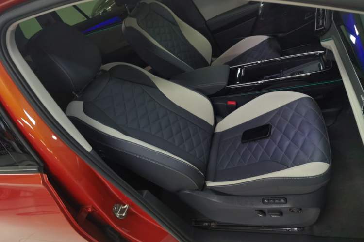 Used Volkswagen ID.6 CROZZ 2021 First Edition Right Front Seat
