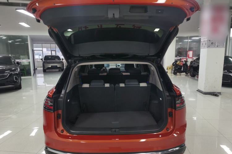 Used Volkswagen ID.6 CROZZ 2021 First Edition Trunk