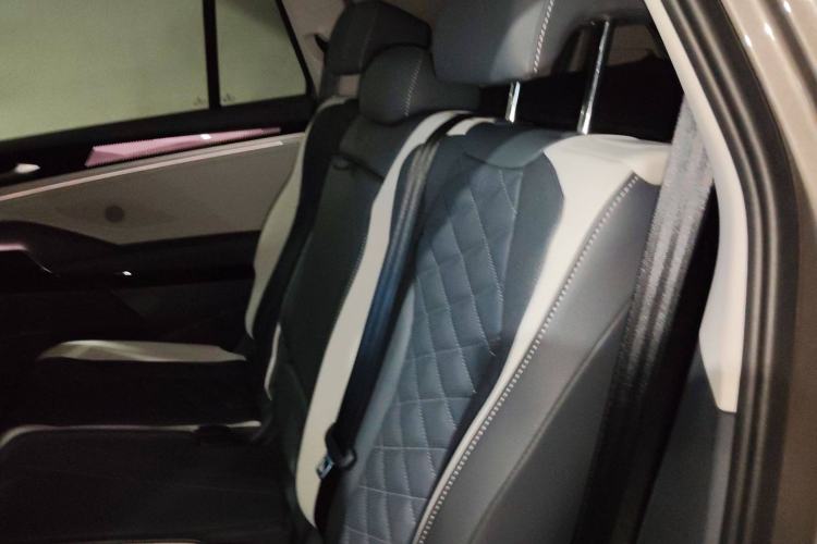 Used Volkswagen ID.6 CROZZ 2022 Long-Range Lite PRO Edition Left Rear Seat