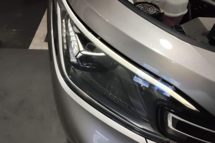Used Volkswagen ID.6 CROZZ 2022 Long-Range Lite PRO Edition Right Front Headlight