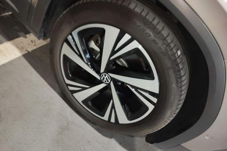 Used Volkswagen ID.6 CROZZ 2022 Long-Range Lite PRO Edition Right Front Wheel Hub