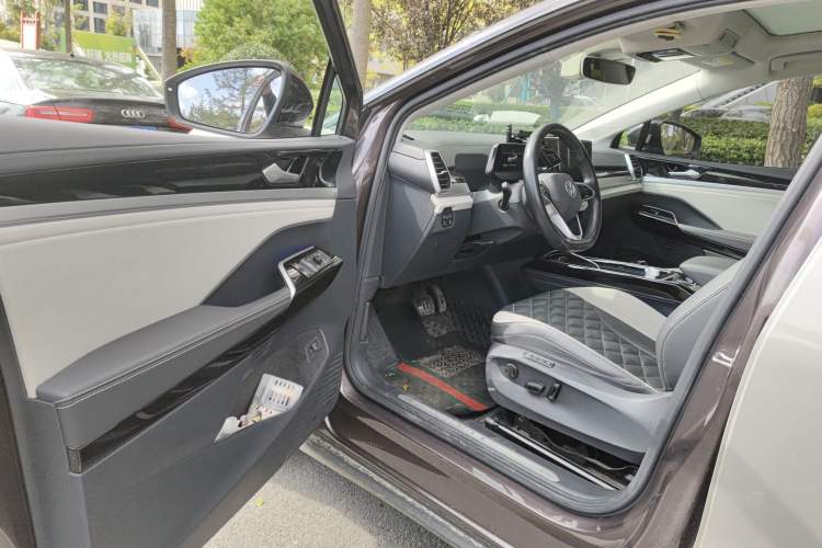Used Volkswagen ID.6 CROZZ 2021 First Edition Driver Seat