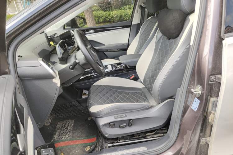 Used Volkswagen ID.6 CROZZ 2021 First Edition Left Front Seat