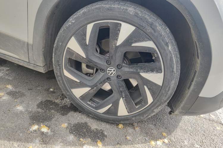 Used Volkswagen ID.6 CROZZ 2021 First Edition Right Front Wheel Hub