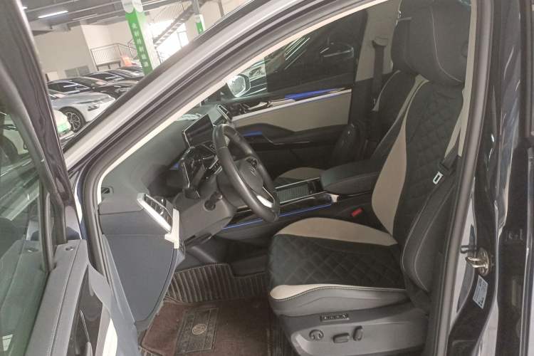 Used Volkswagen ID.6 CROZZ 2021 Long-Range PRO Edition Left Front Seat