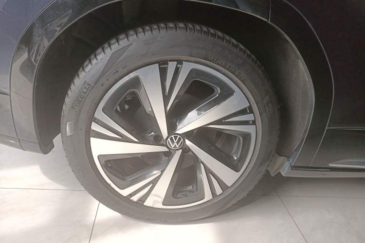 Used Volkswagen ID.6 CROZZ 2021 Long-Range PRO Edition Right Rear Wheel Hub