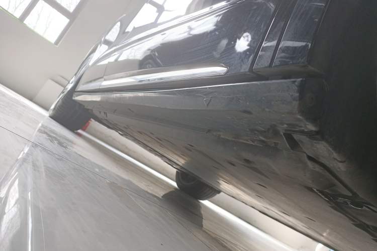 Used Volkswagen ID.6 CROZZ 2021 Long-Range PRO Edition Right Side Sill