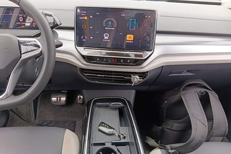 Used Volkswagen ID.6 CROZZ 2021 Long-Range PURE+ Edition Audio And AC Panel