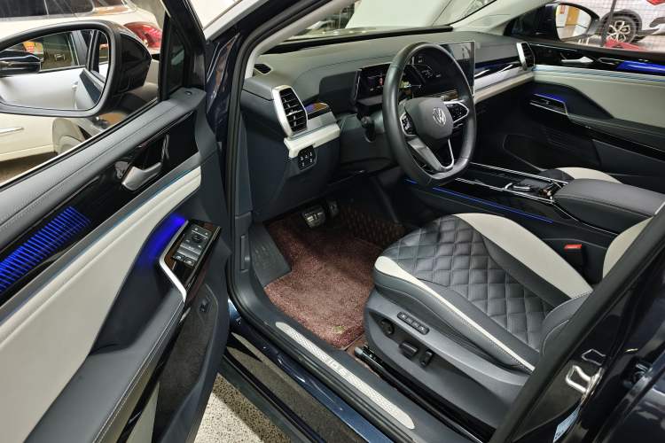 Used Volkswagen ID.6 CROZZ 2021 First Edition Driver Seat