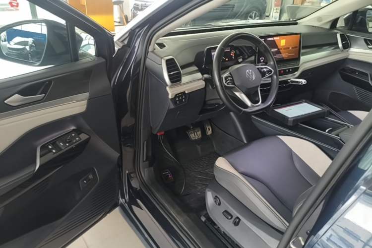 Used Volkswagen ID.6 CROZZ 2021 Long-Range PURE+ Edition Driver Seat