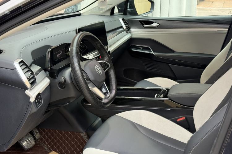Used Volkswagen ID.6 CROZZ 2021 Standard Range PURE Edition Interior 3