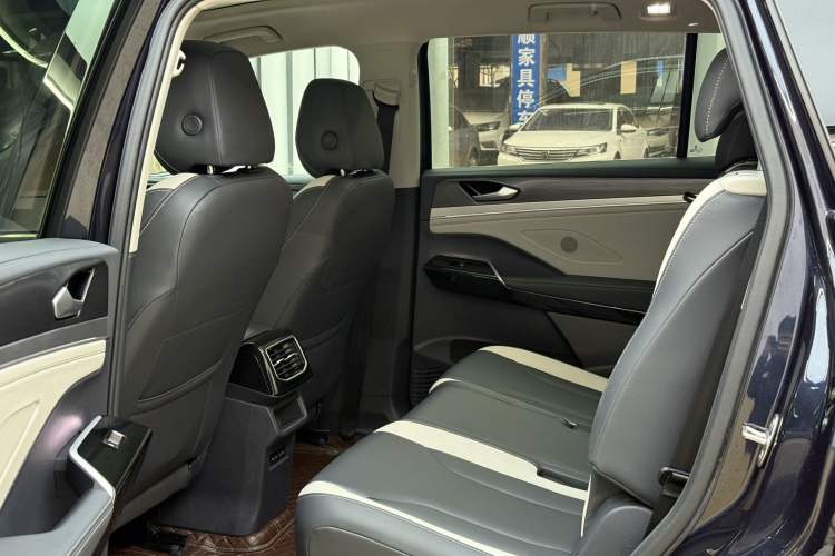 Used Volkswagen ID.6 CROZZ 2021 Standard Range PURE Edition Interior 4