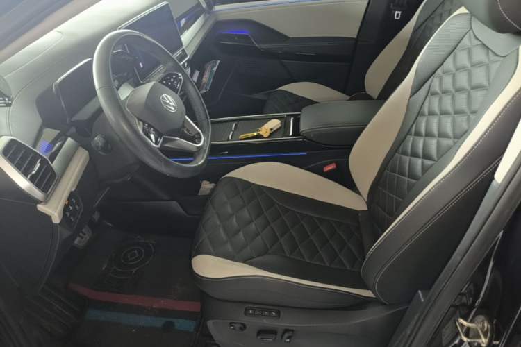Used Volkswagen ID.6 CROZZ 2021 Long-Range PRO Edition Left Front Seat
