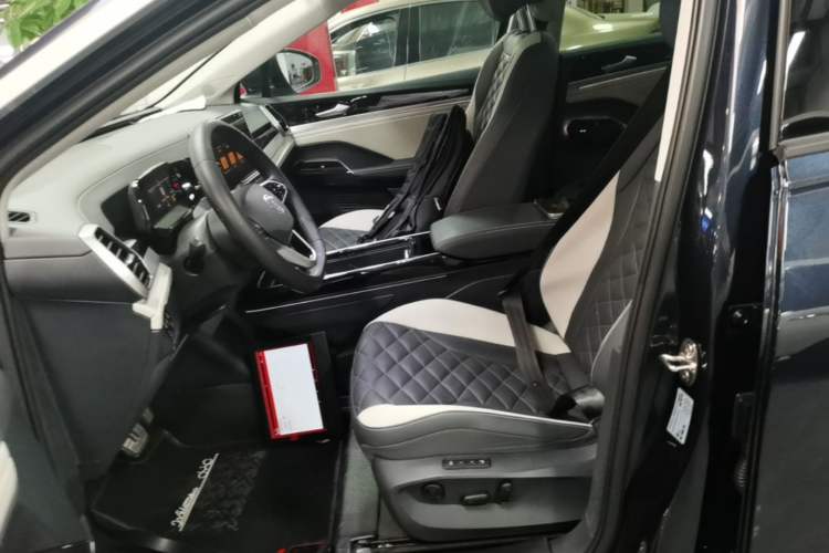 Used Volkswagen ID.6 CROZZ 2021 Long-Range PURE+ Edition Left Front Seat