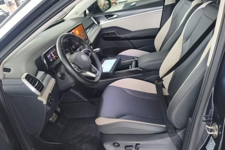 Used Volkswagen ID.6 CROZZ 2021 Long-Range PURE+ Edition Left Front Seat