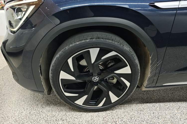 Used Volkswagen ID.6 CROZZ 2021 First Edition Left Front Wheel Hub