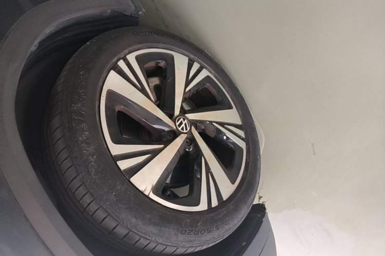 Used Volkswagen ID.6 CROZZ 2021 Long-Range PRO Edition Left Front Wheel Hub