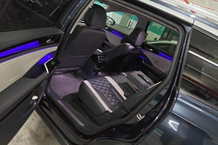 Used Volkswagen ID.6 CROZZ 2021 Long-Range PRO Edition Left Rear Seat