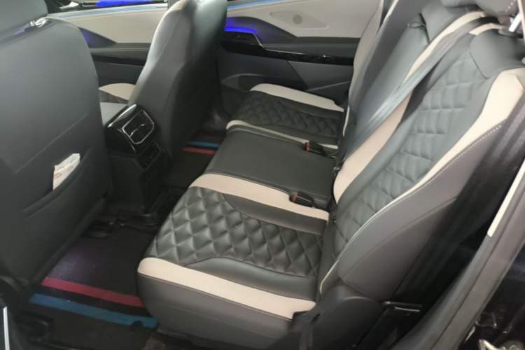 Used Volkswagen ID.6 CROZZ 2021 Long-Range PRO Edition Left Rear Seat