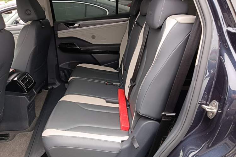 Used Volkswagen ID.6 CROZZ 2021 Long-Range PURE+ Edition Left Rear Seat