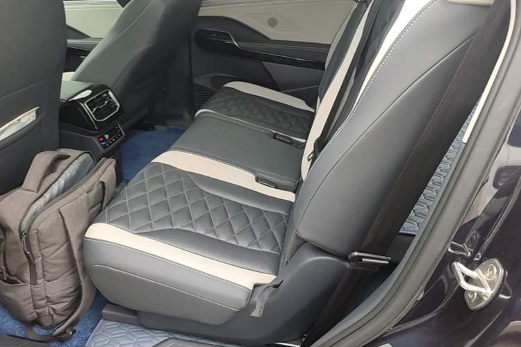 Used Volkswagen ID.6 CROZZ 2021 Long-Range PRO Edition Left Rear Seat