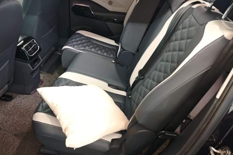 Used Volkswagen ID.6 CROZZ 2021 Long-Range PRO Edition Left Rear Seat
