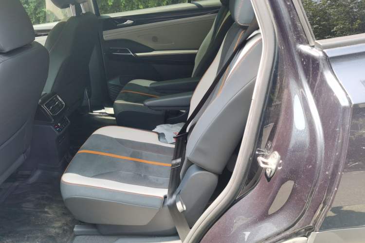 Used Volkswagen ID.6 CROZZ 2021 High-Performance PRIME Edition Left Rear Seat