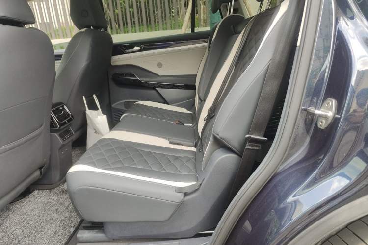 Used Volkswagen ID.6 CROZZ 2021 Long-Range PRO Edition Left Rear Seat